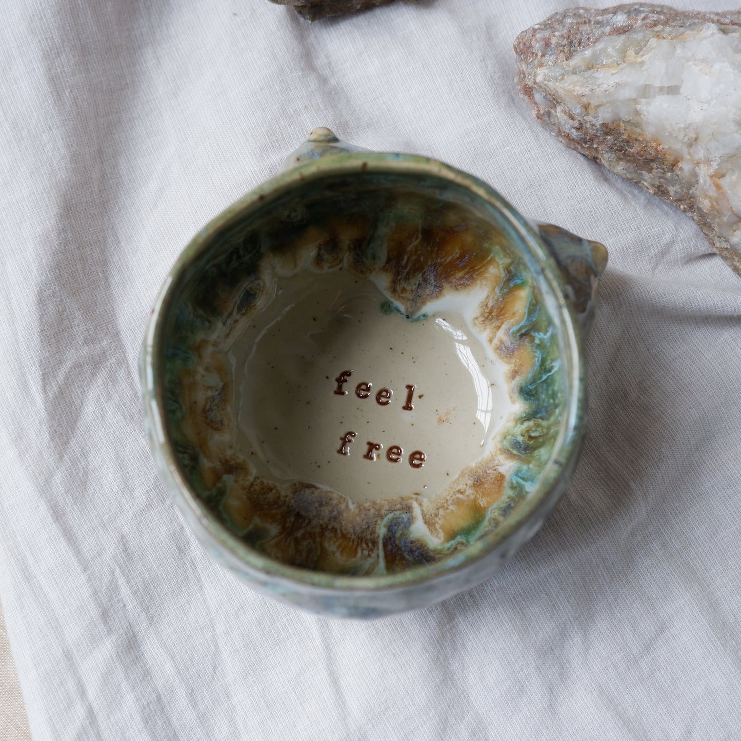 'feel free' colorful Mug