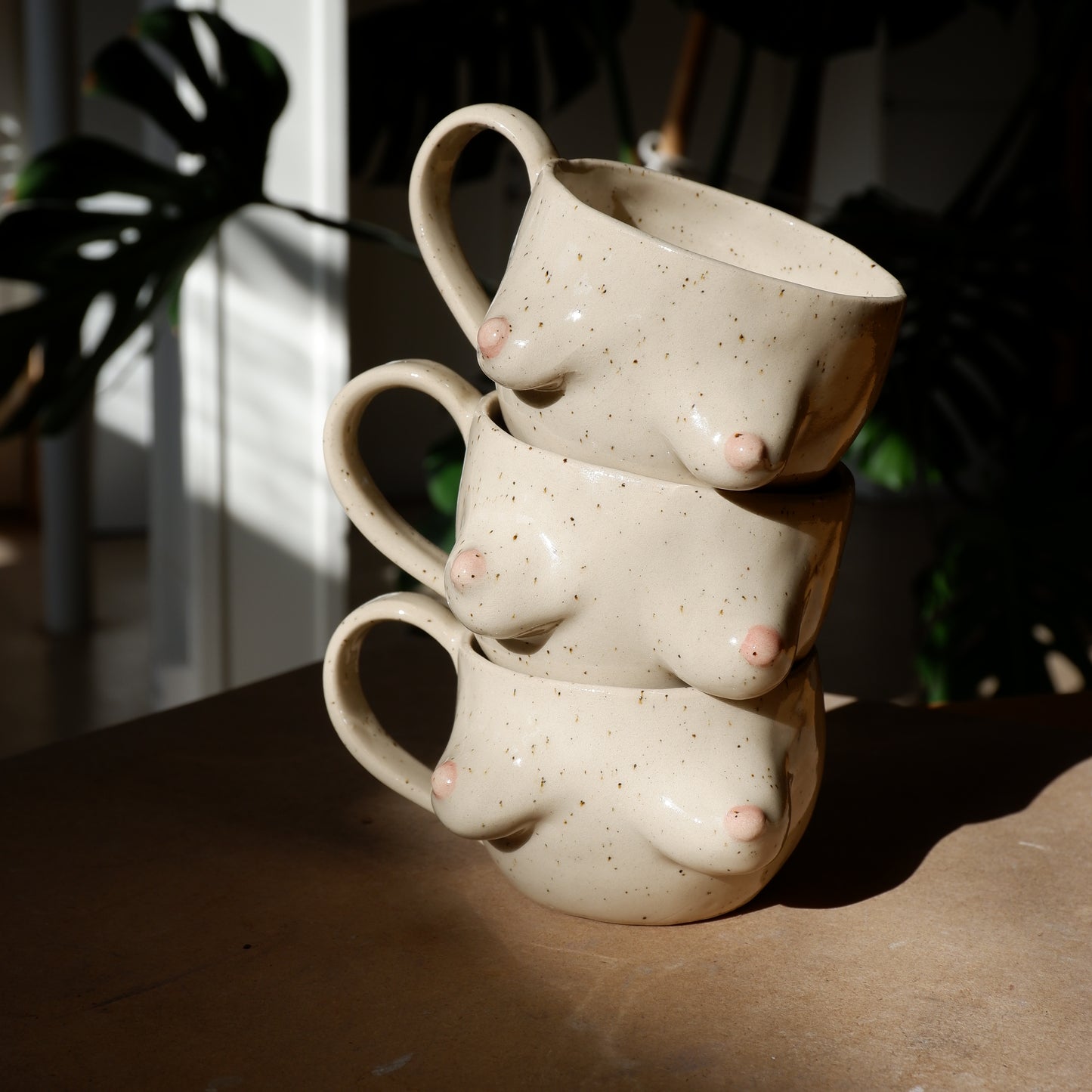 The Surprise Mug / with a handle and rose 🌸 🌸