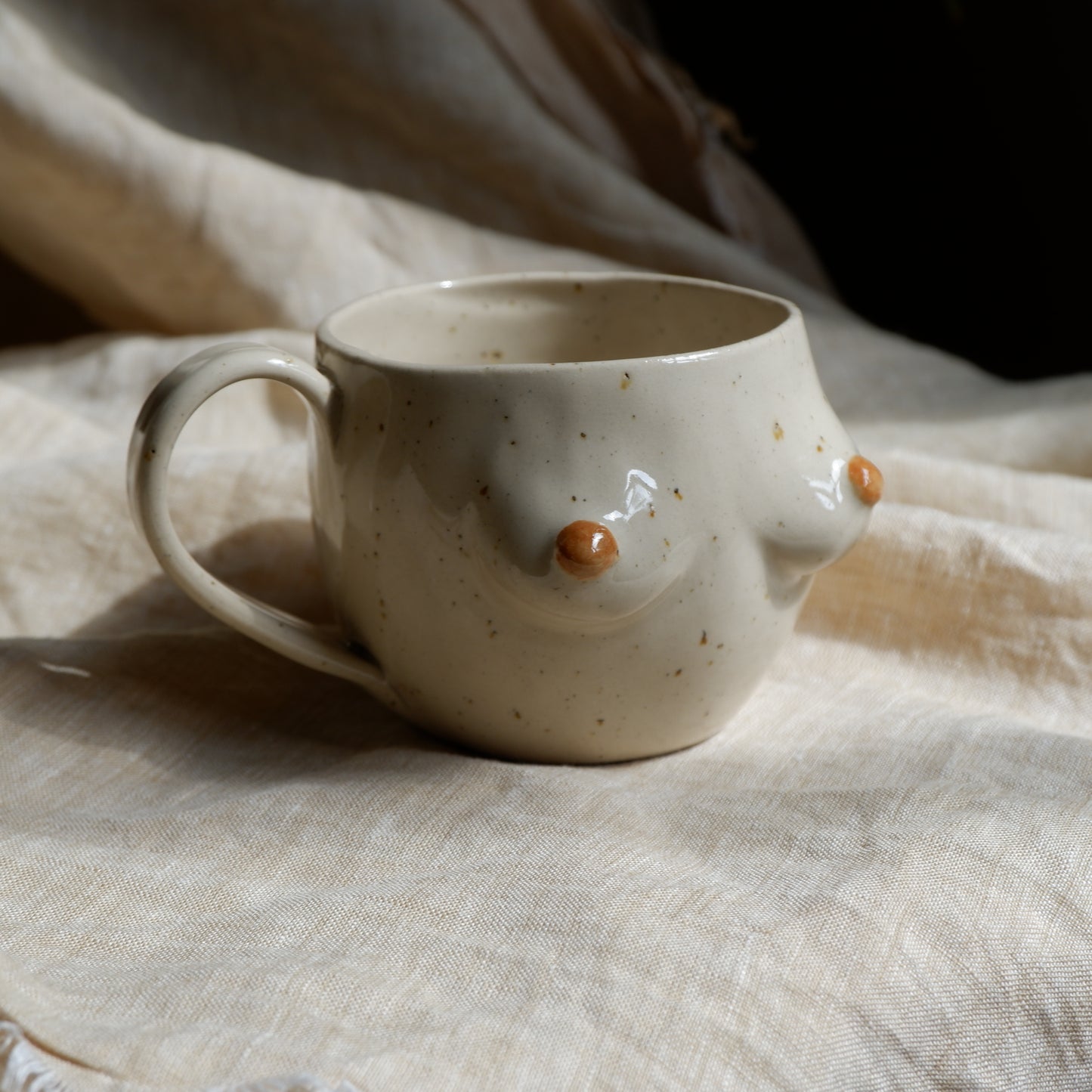 The Surprise Mug / with a handle and brown 🤎 🤎