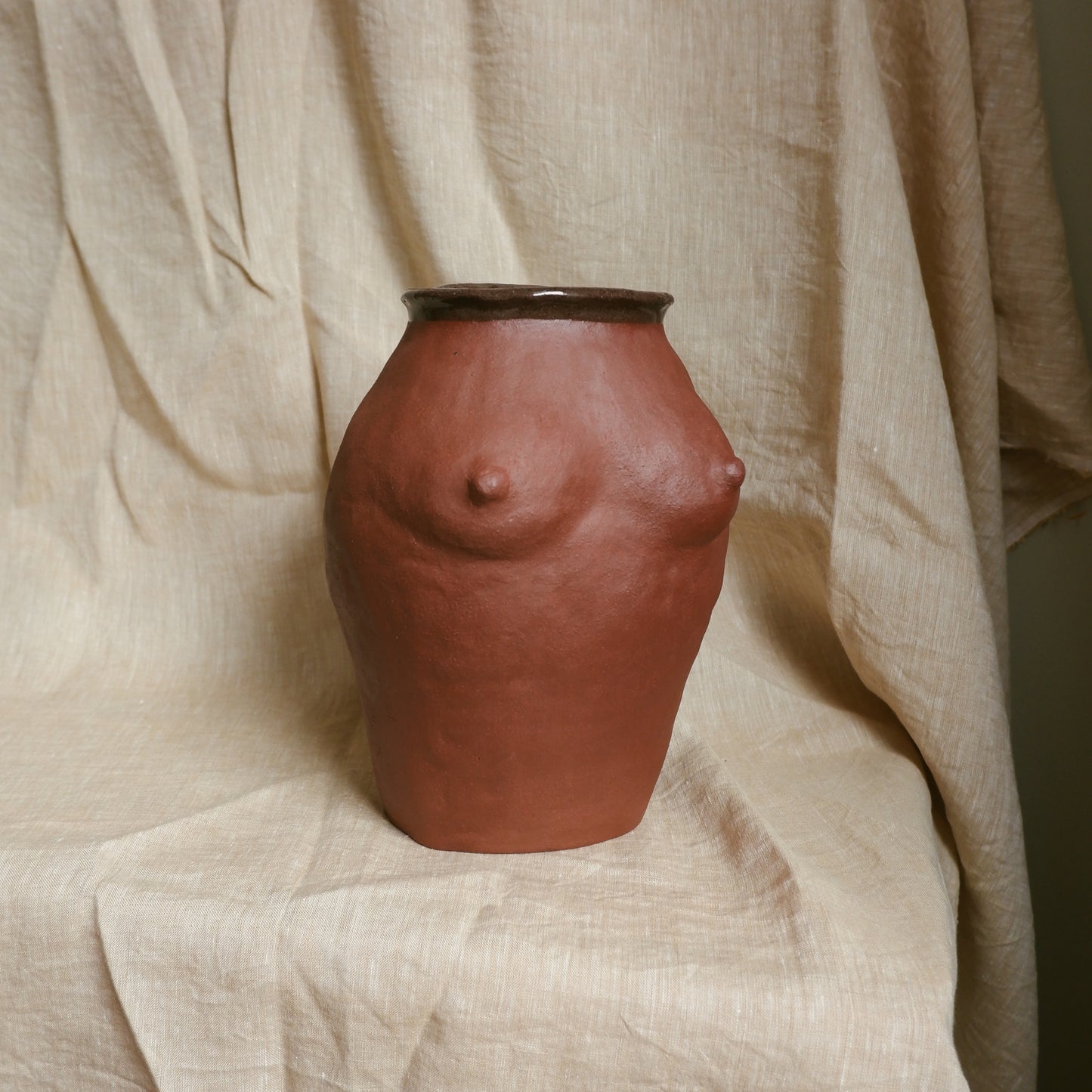 Brick red sculptural vase Woman