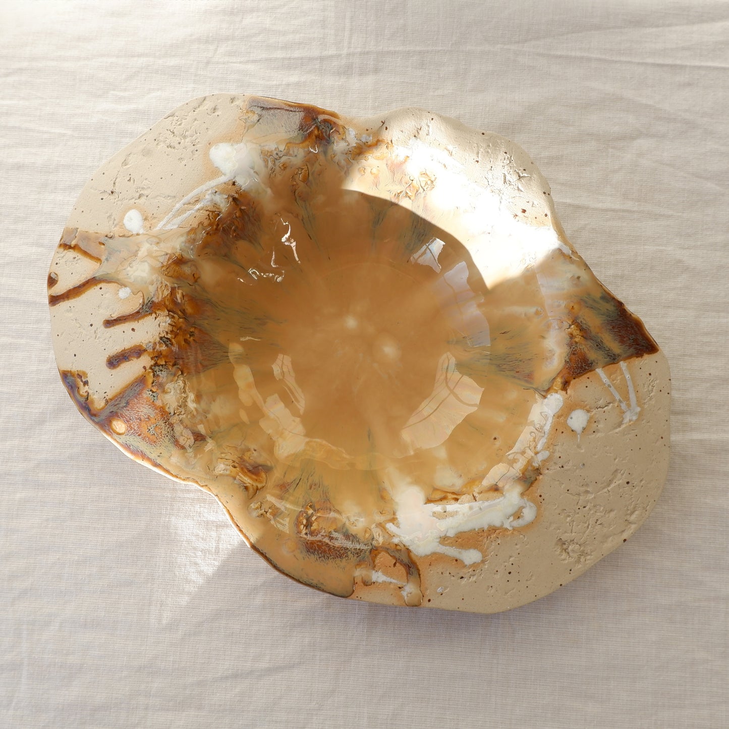 Big moon plate in beige shades