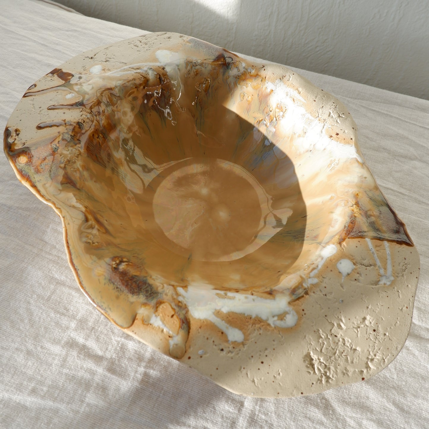 Big moon plate in beige shades