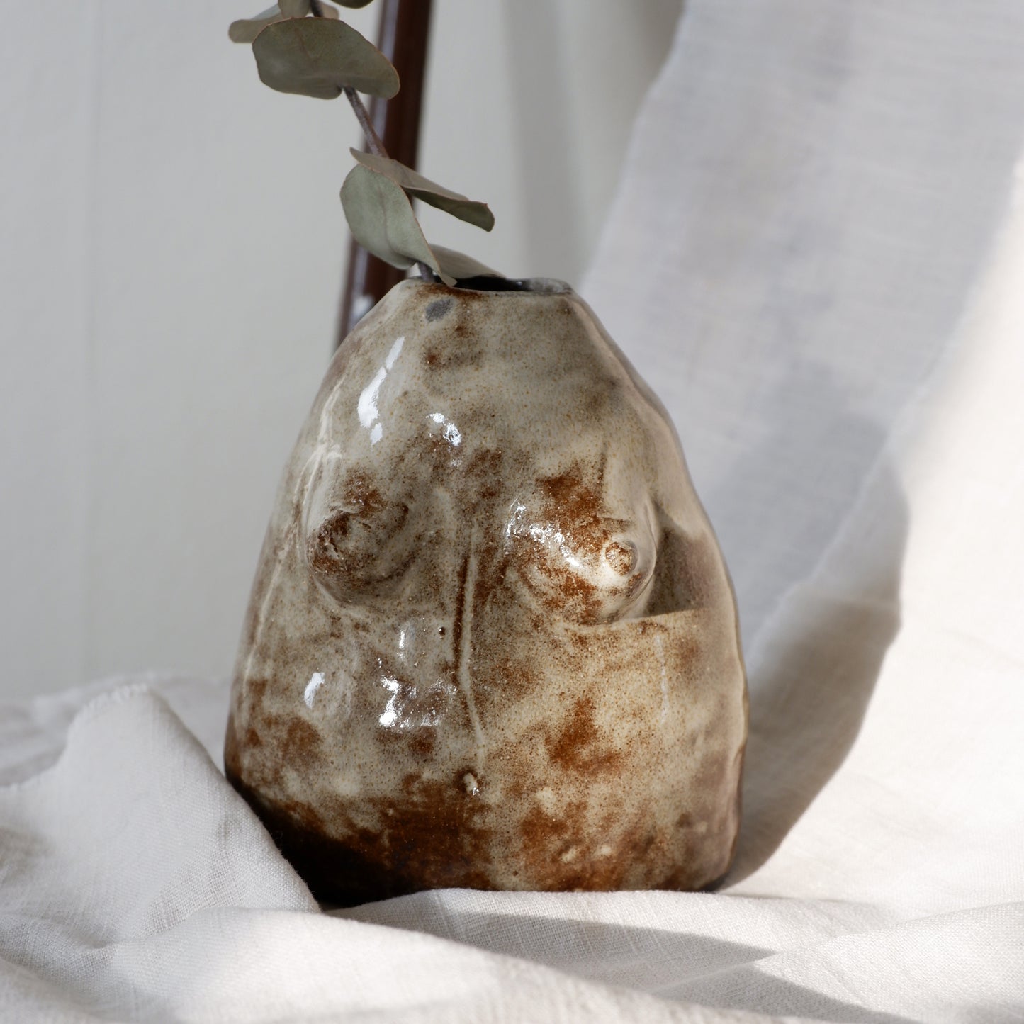 Sculptural Vase in brown and white