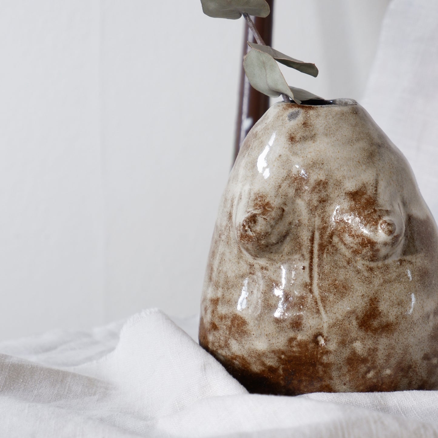 Sculptural Vase in brown and white