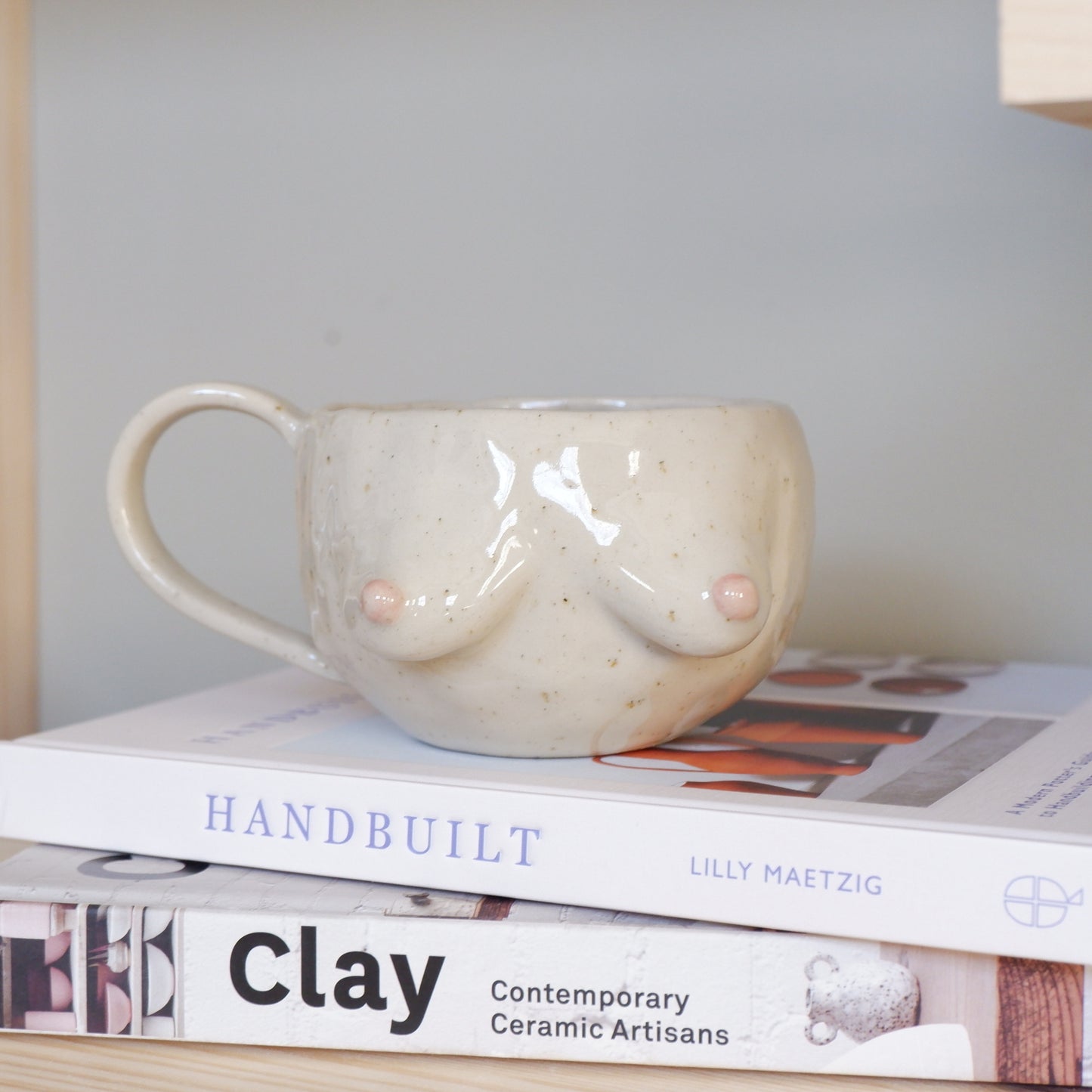 Big Beige Mug with rose details