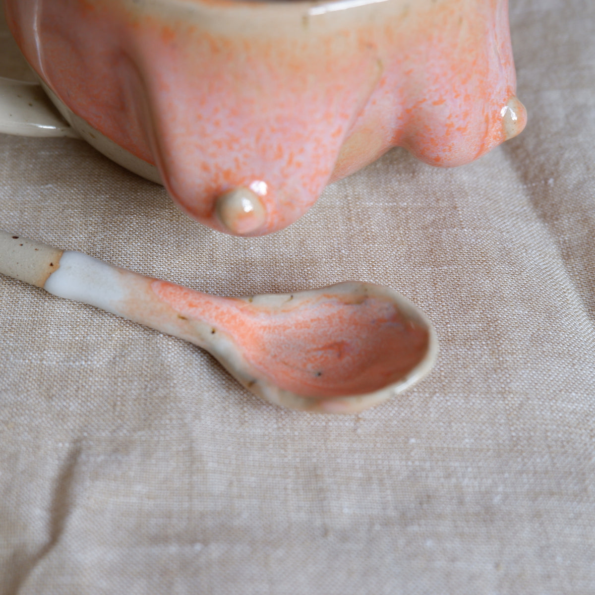 Mug & spoon set in orange