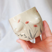 Load image into Gallery viewer, Beige mug with flowers drawn by hand 🌱

