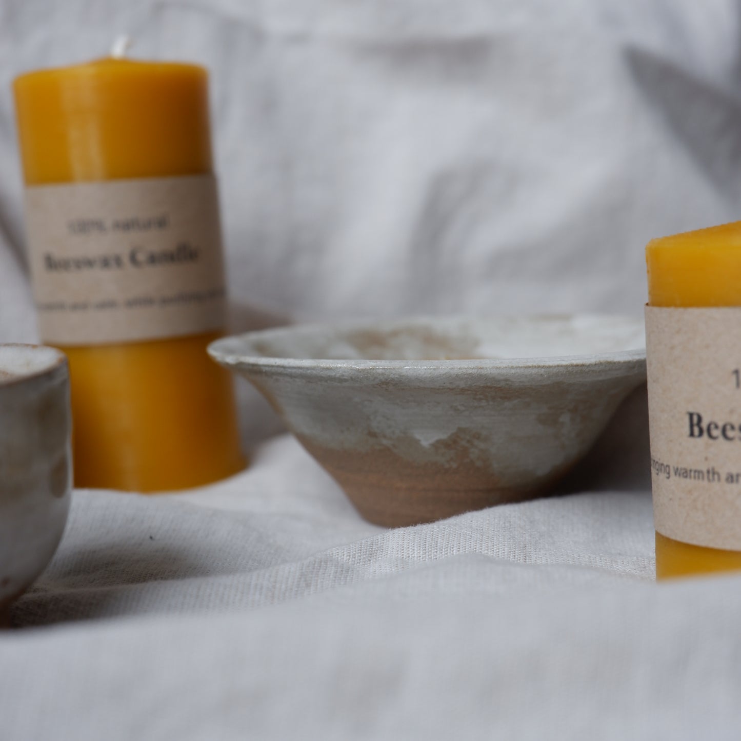 Beeswax candle in handmade ceramics no2
