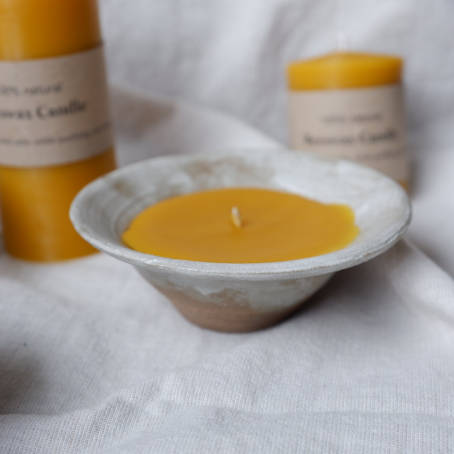 Beeswax candle in handmade ceramics no2