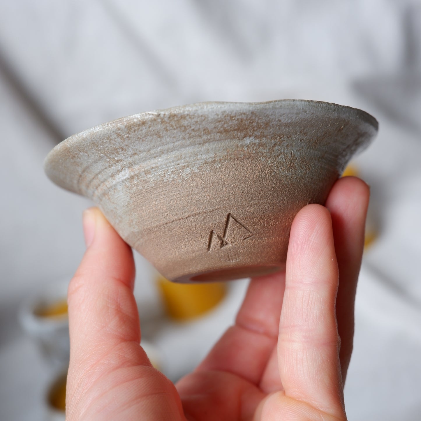 Beeswax candle in handmade ceramics no2