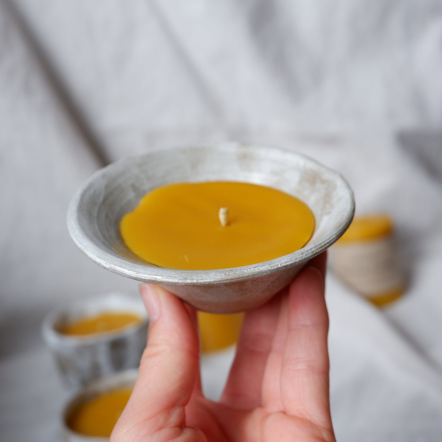 Beeswax candle in handmade ceramics no2