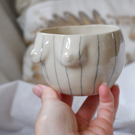 Beige mug with pencil stripes