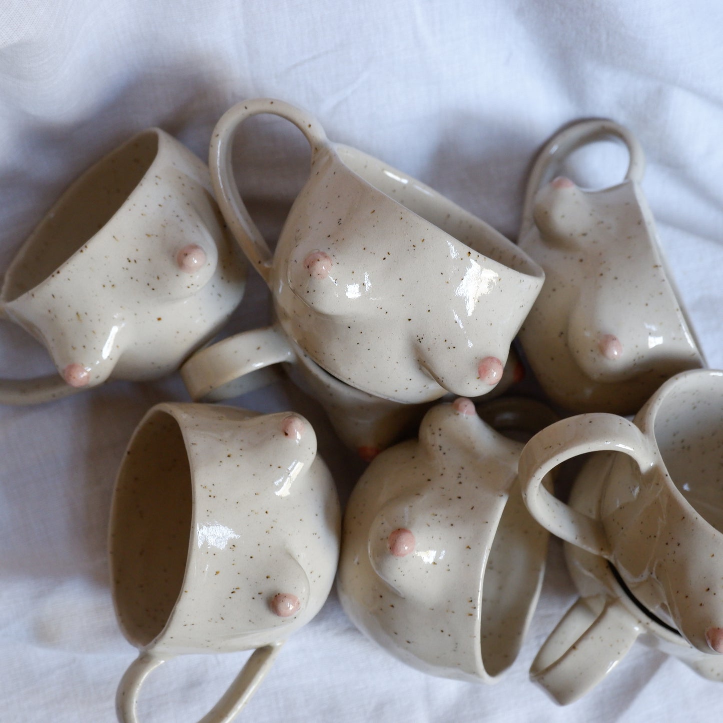 The Surprise Mug / with a handle and rose 🌸 🌸