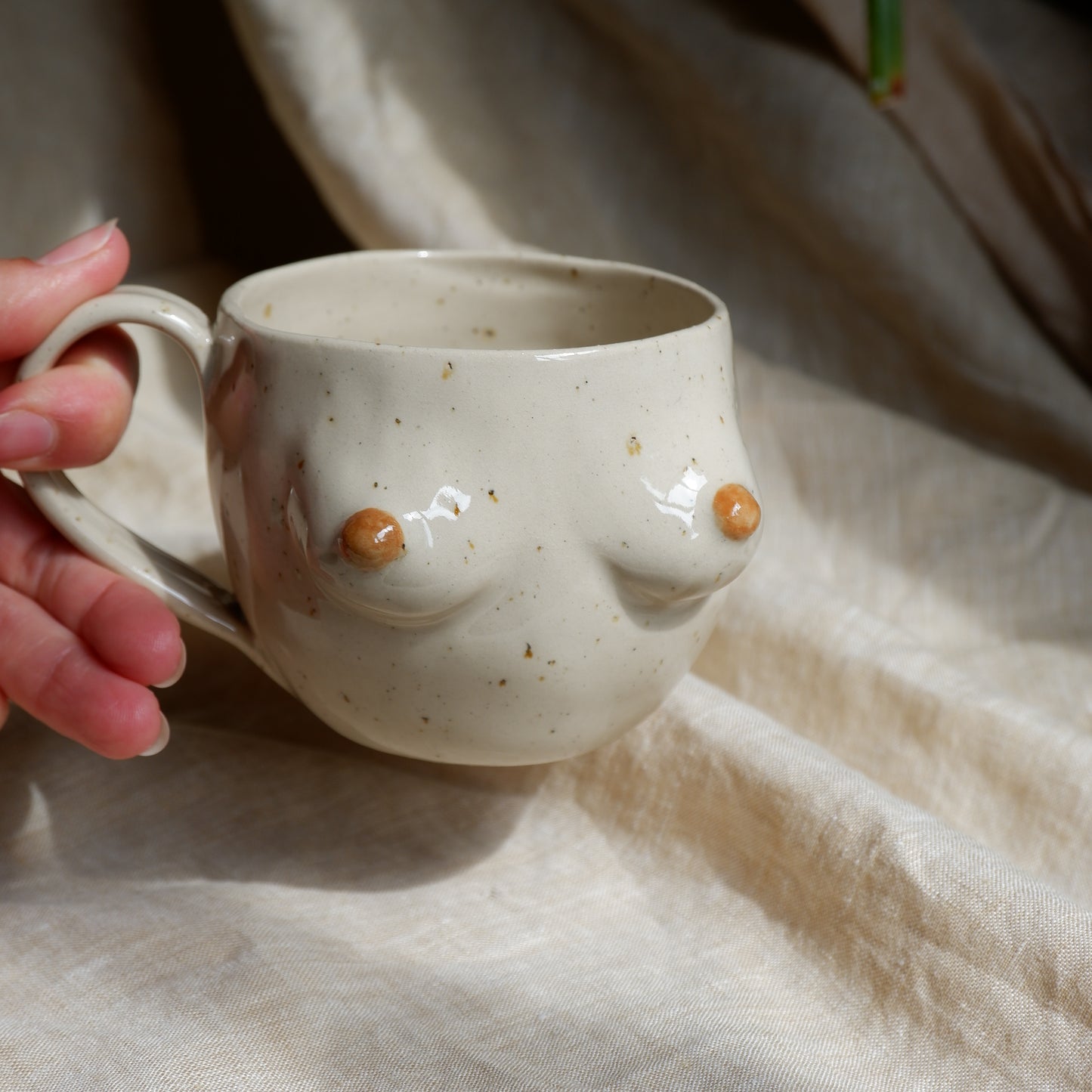 The Surprise Mug / with a handle and brown 🤎 🤎