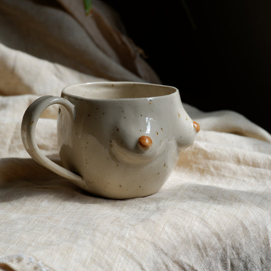 The Surprise Mug / with a handle and brown 🤎 🤎