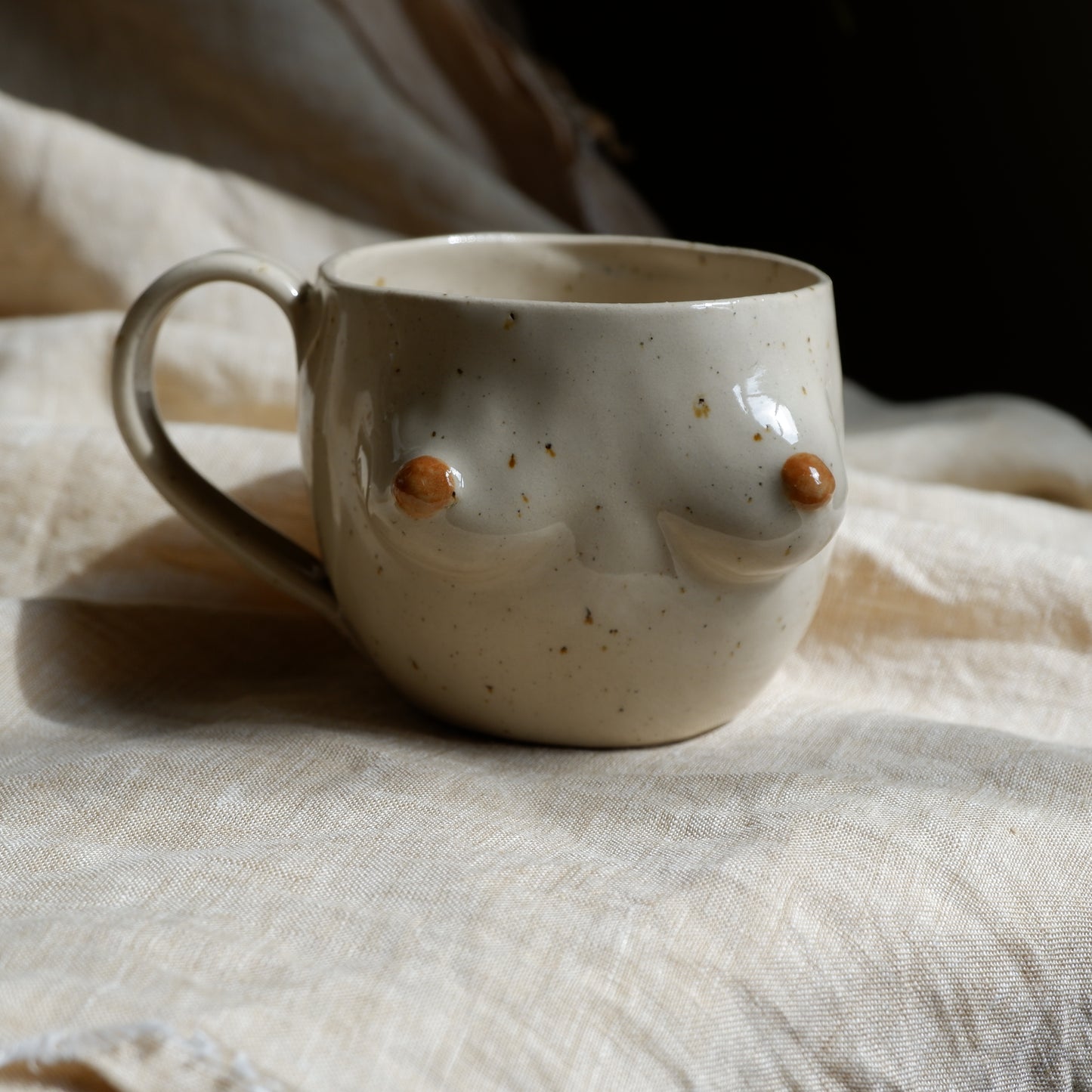 The Surprise Mug / with a handle and brown 🤎 🤎