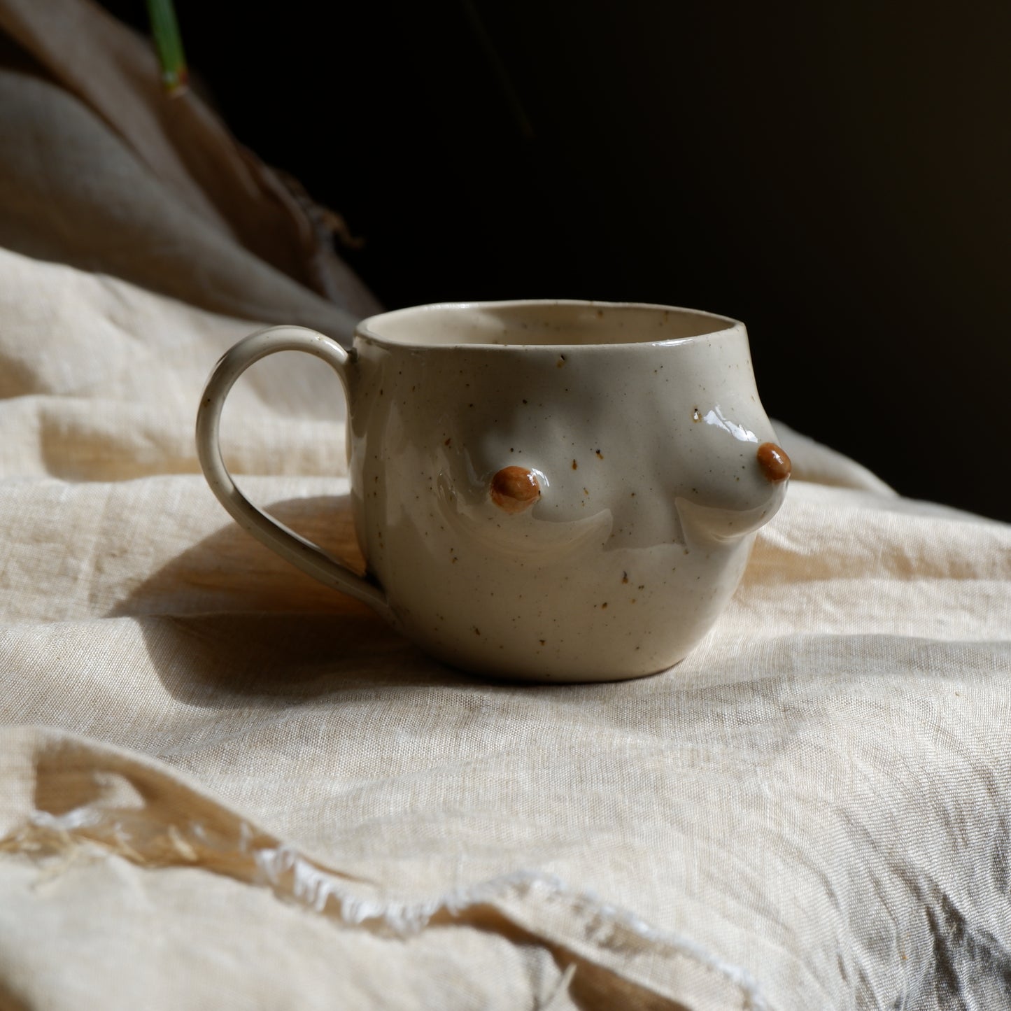 The Surprise Mug / with a handle and brown 🤎 🤎