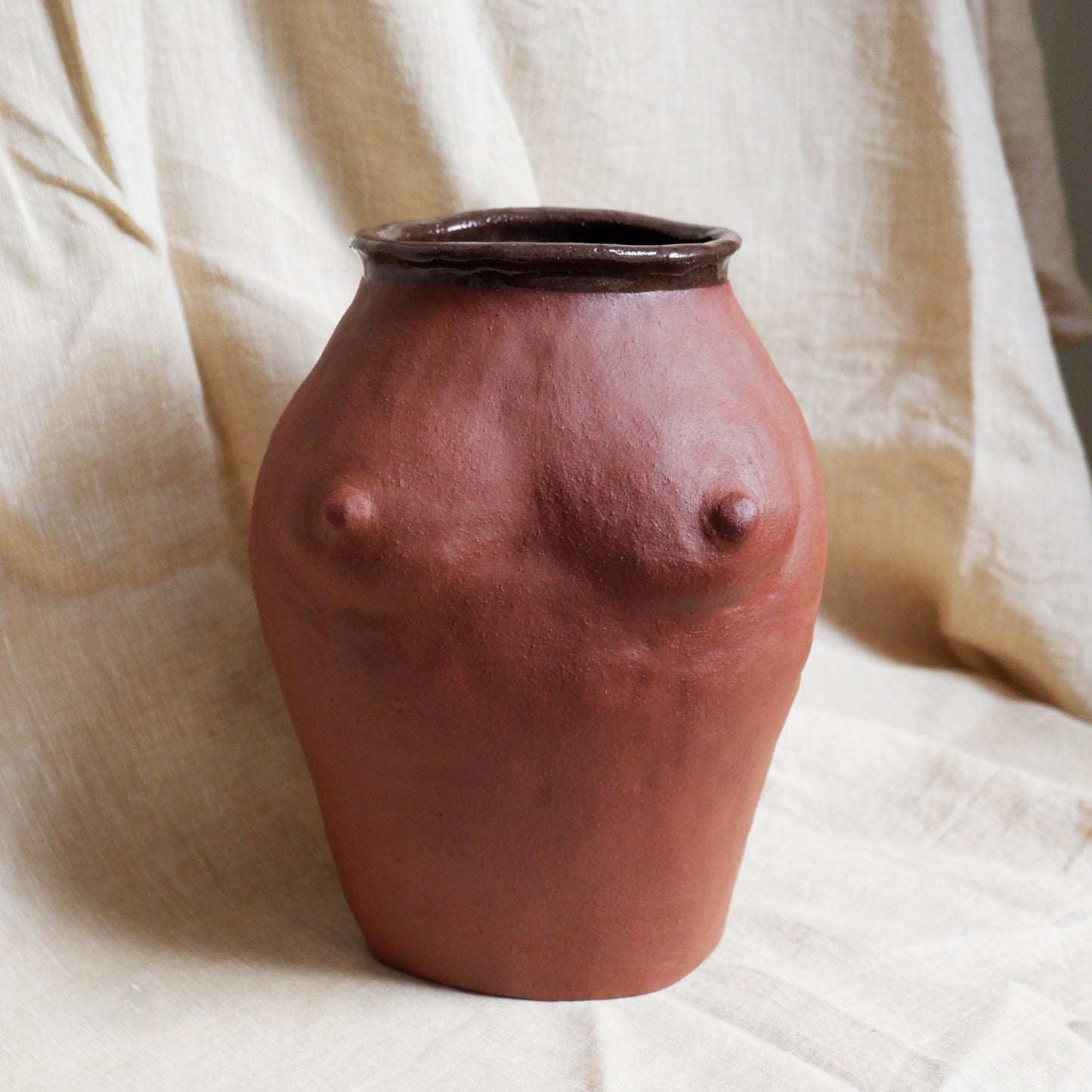 Brick red sculptural vase Woman