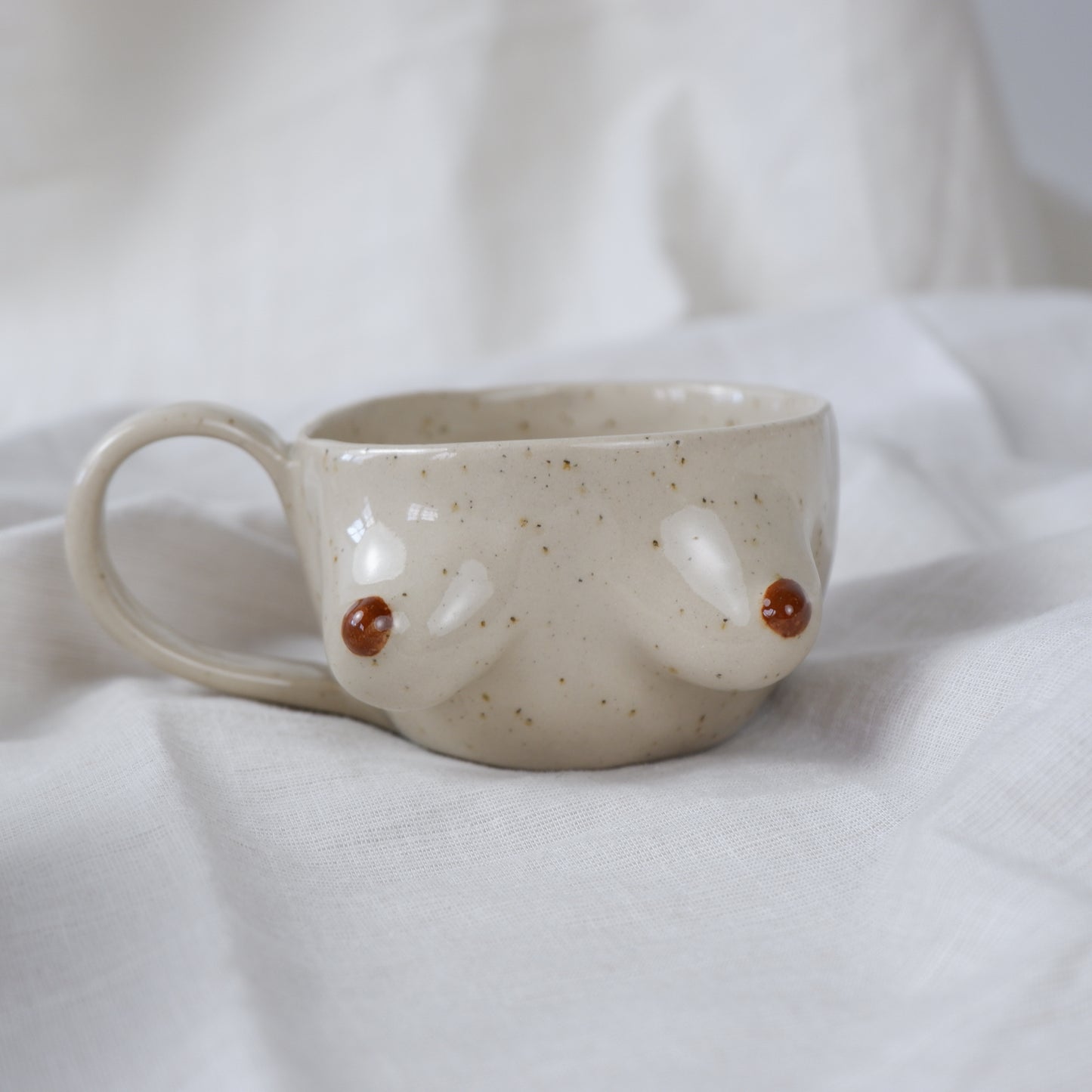 Beige mug with brown details