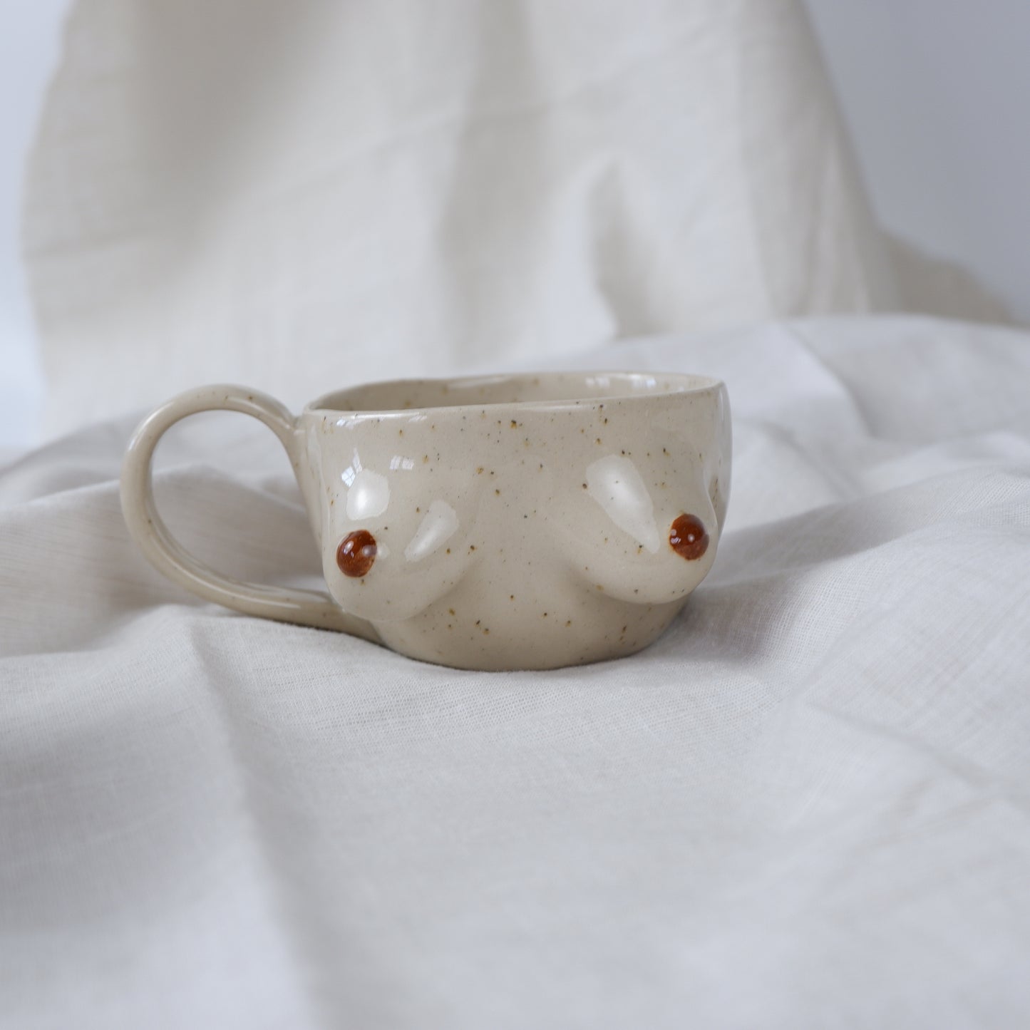 Beige mug with brown details