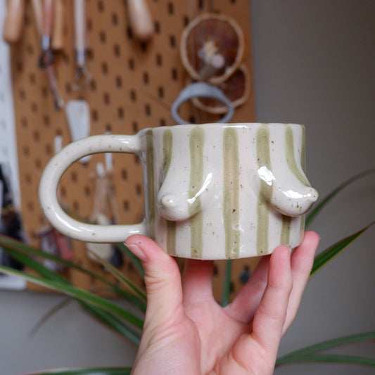 Vintage mug // green stripes