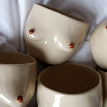 Load image into Gallery viewer, The Surprise Mug / Beige mug with brown details *seconds*
