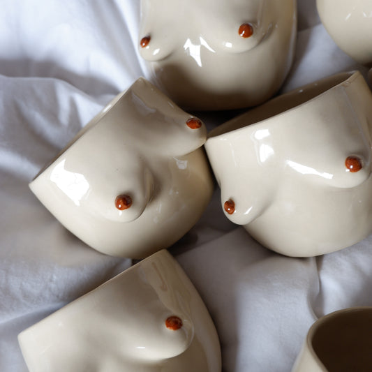 Beige mug with brown details