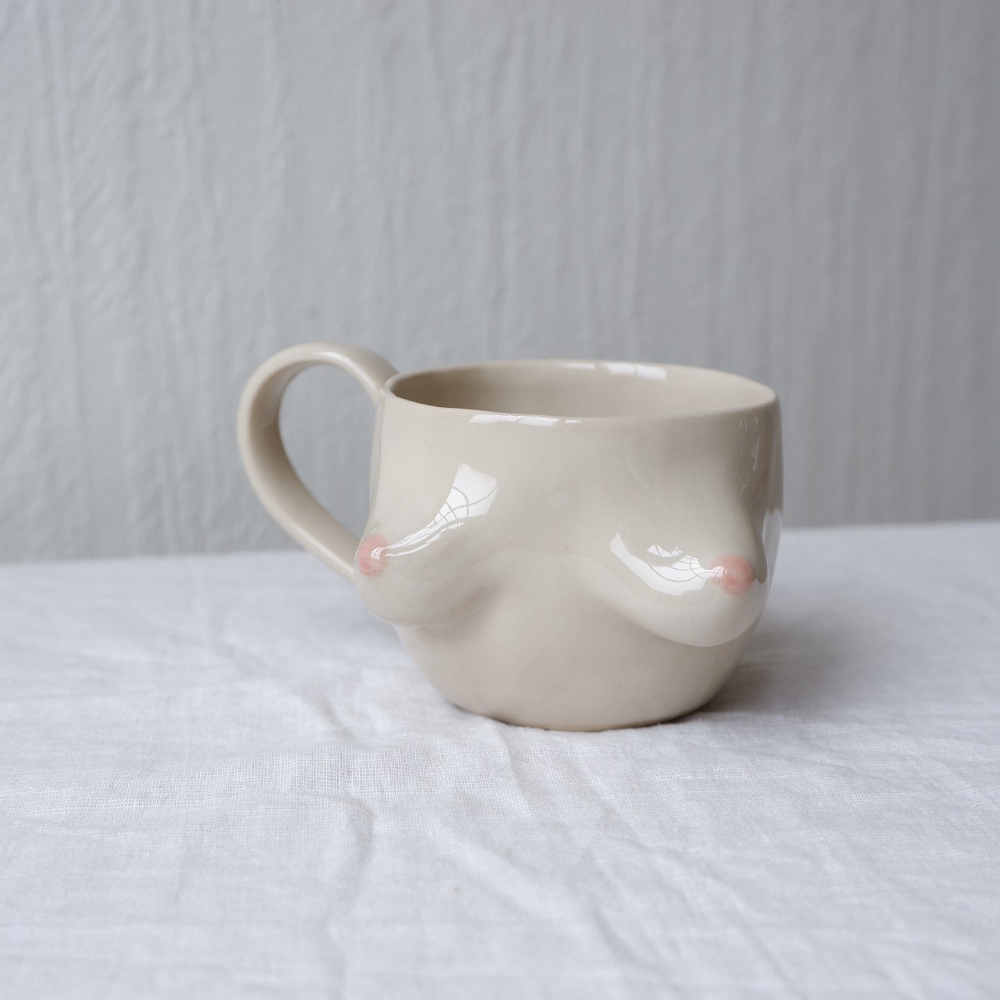 Beige Mug with rose details