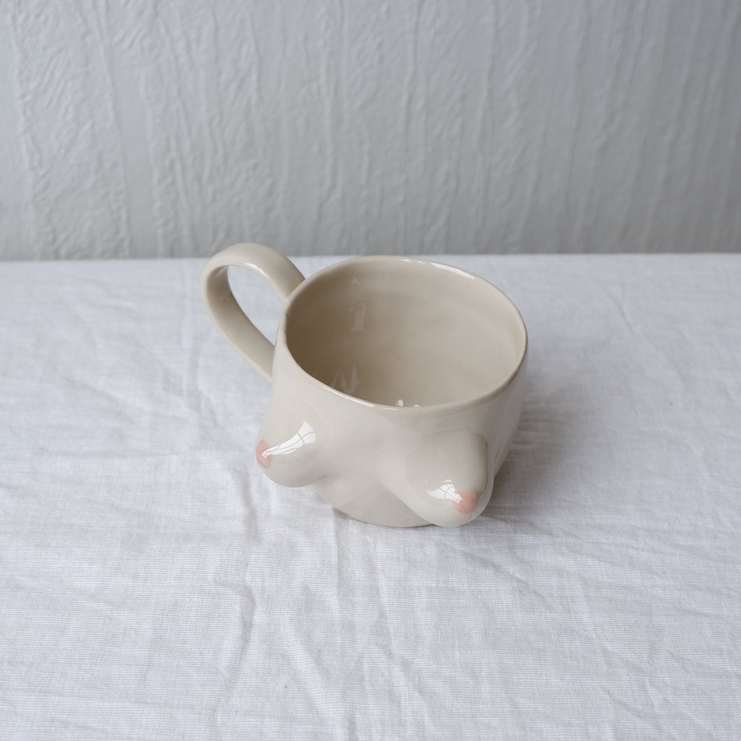 Beige Mug with rose details