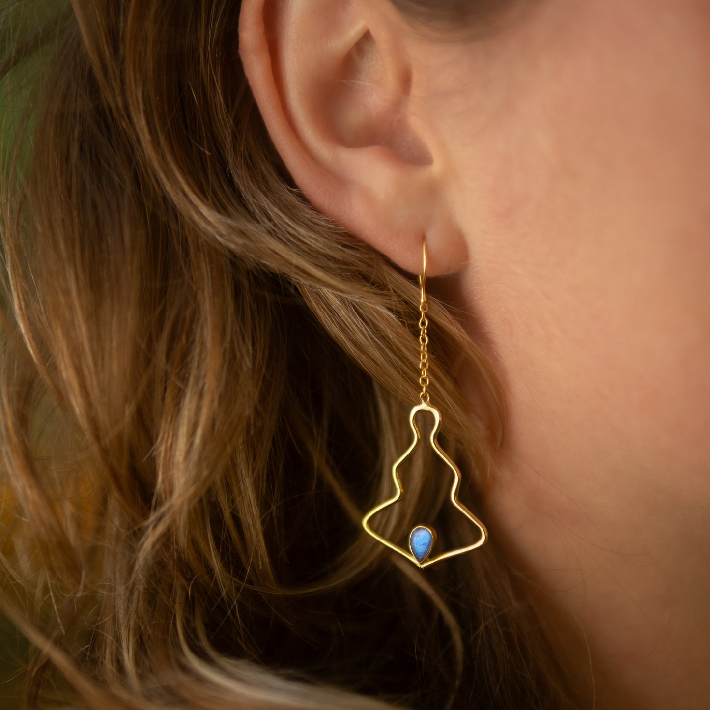 Her Being / Gold-platted brass earrings with Labradorite