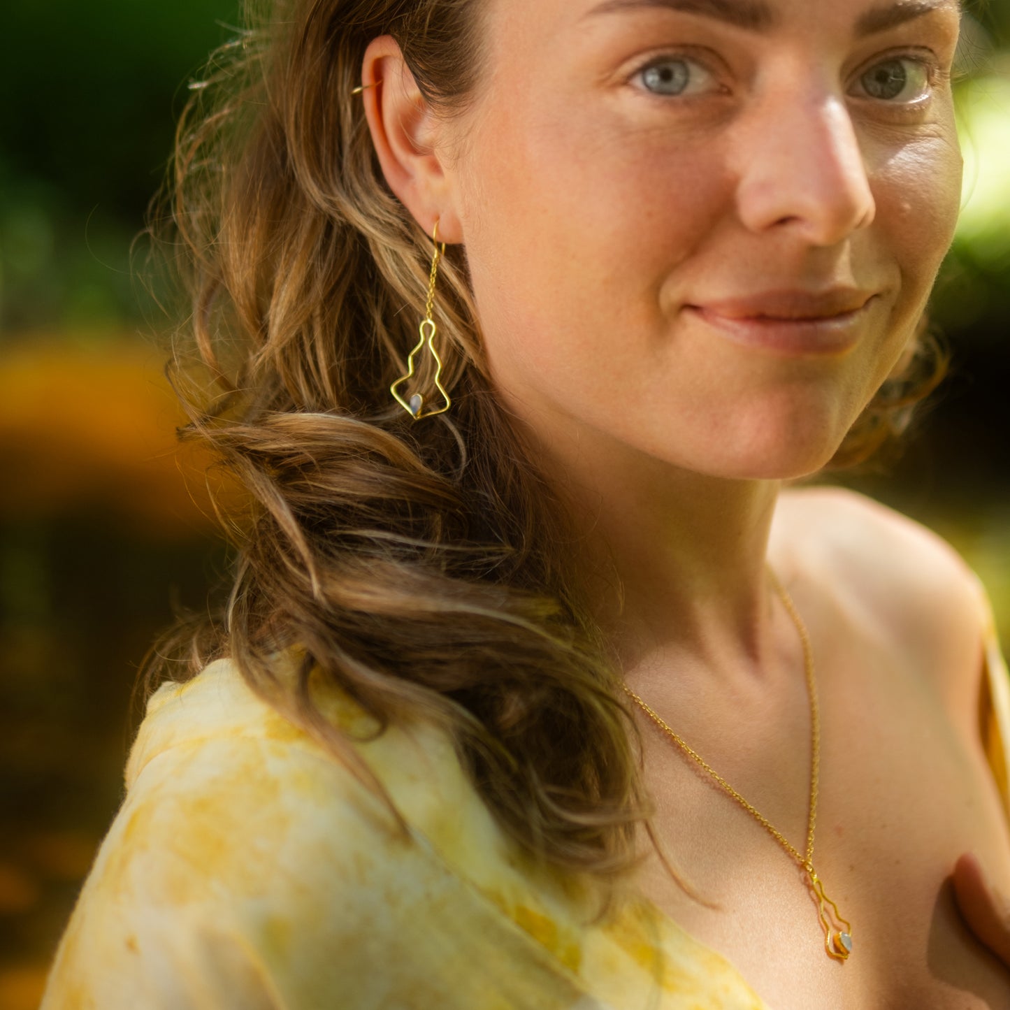 Her Being / Gold-platted brass earrings with Labradorite