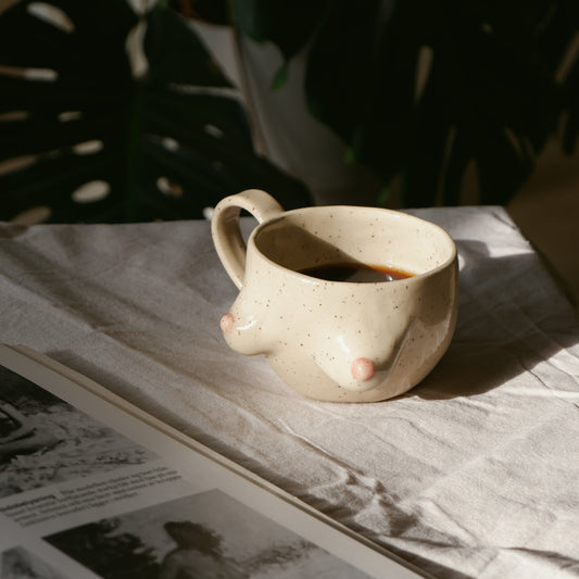 The Surprise Mug / with a handle and rose 🌸 🌸