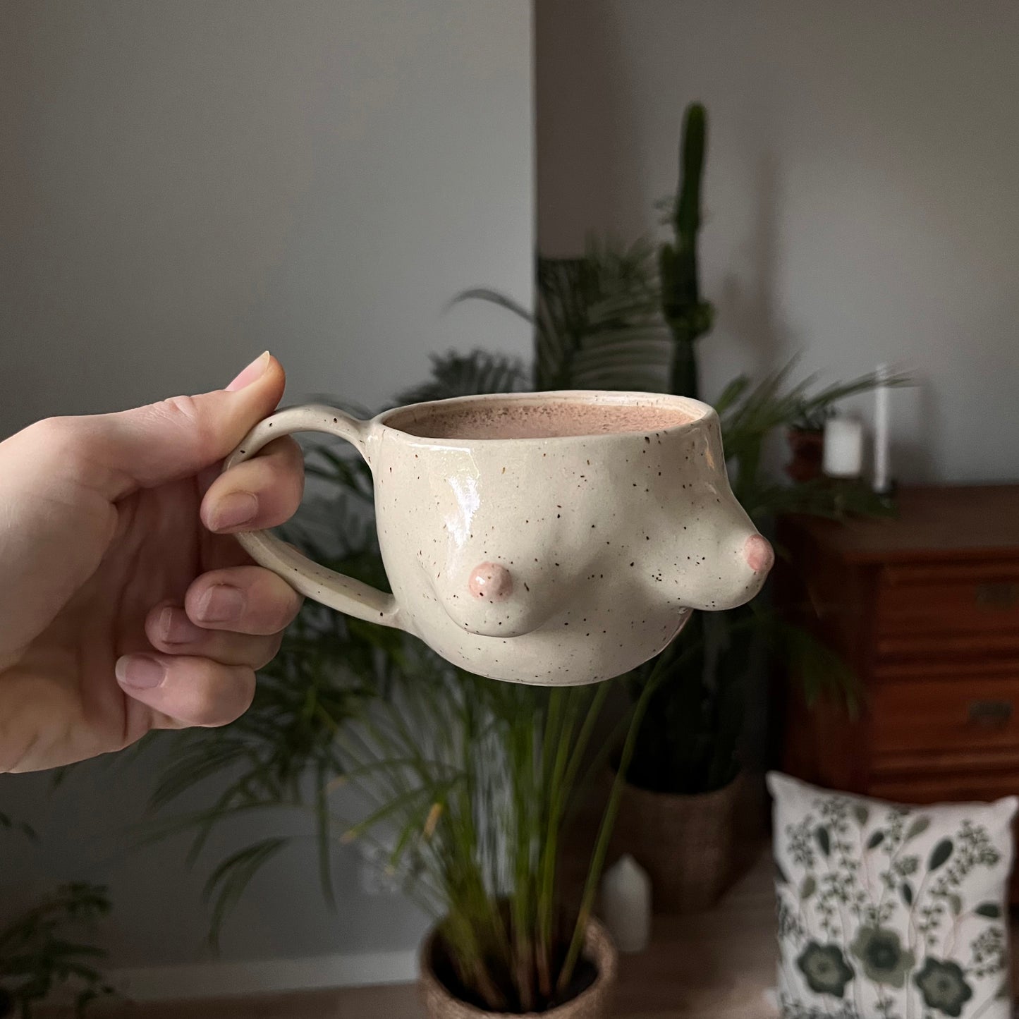 The Surprise Mug / with a handle and rose 🌸 🌸