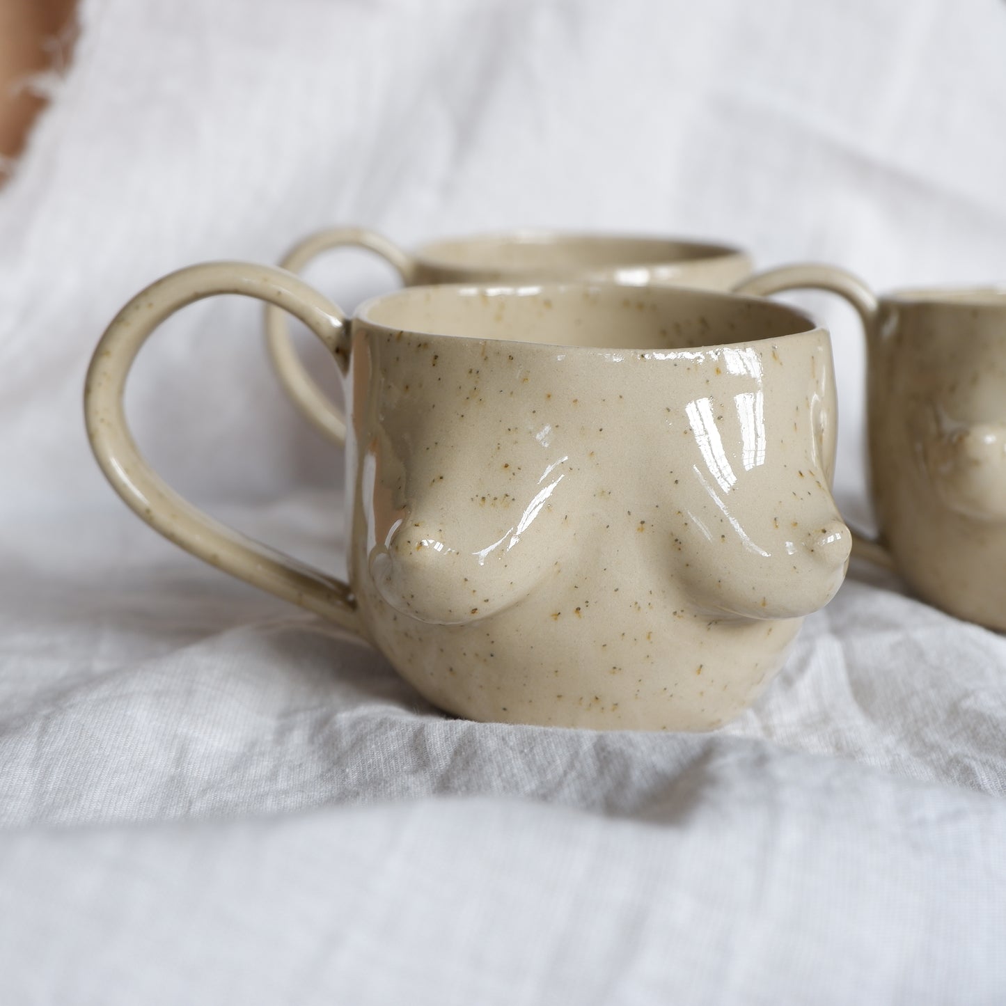 The Surprise Mug / Speckled beige mug with a handle *NEW*