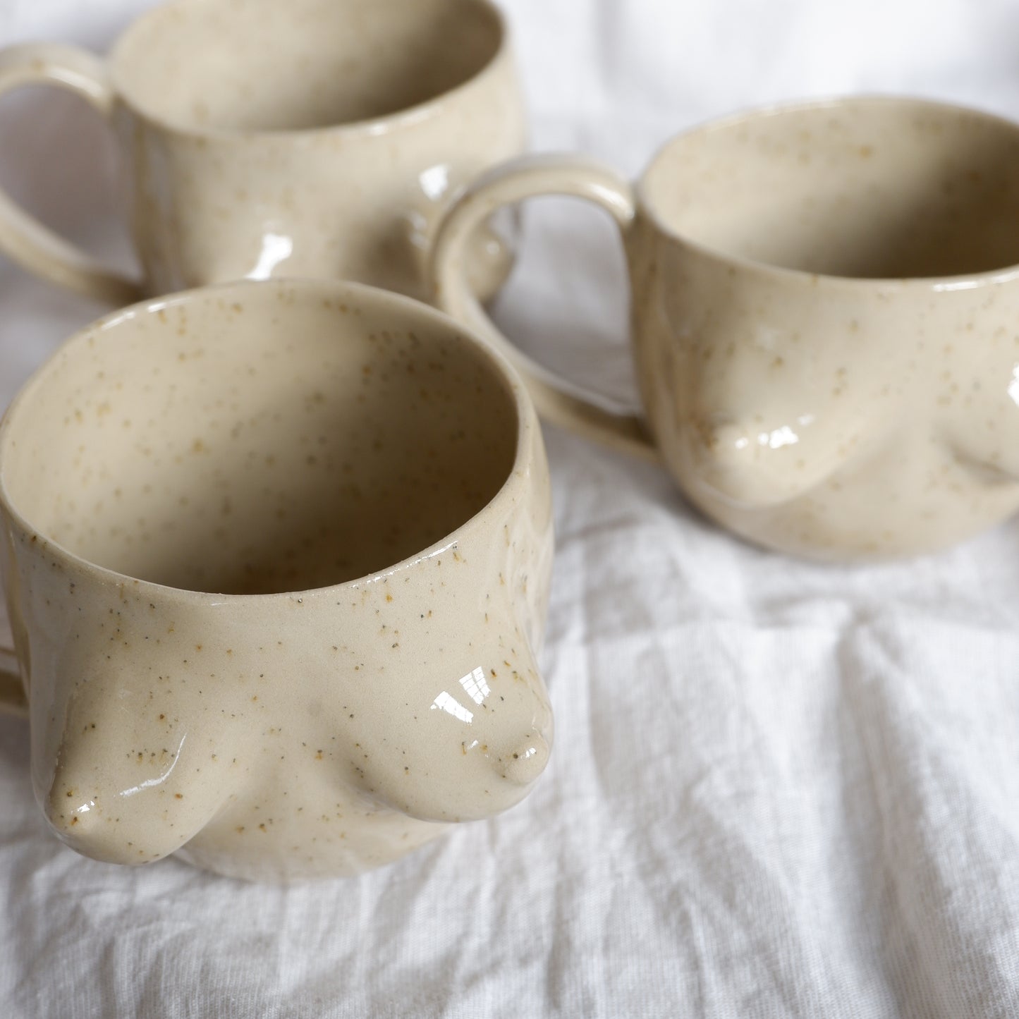 The Surprise Mug / Speckled beige mug with a handle *NEW*