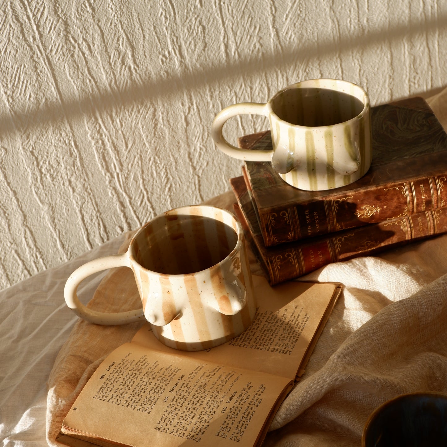 Vintage mug // light brown stripes