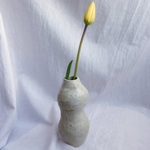 Load image into Gallery viewer, Sculptural vase Woman in Beige
