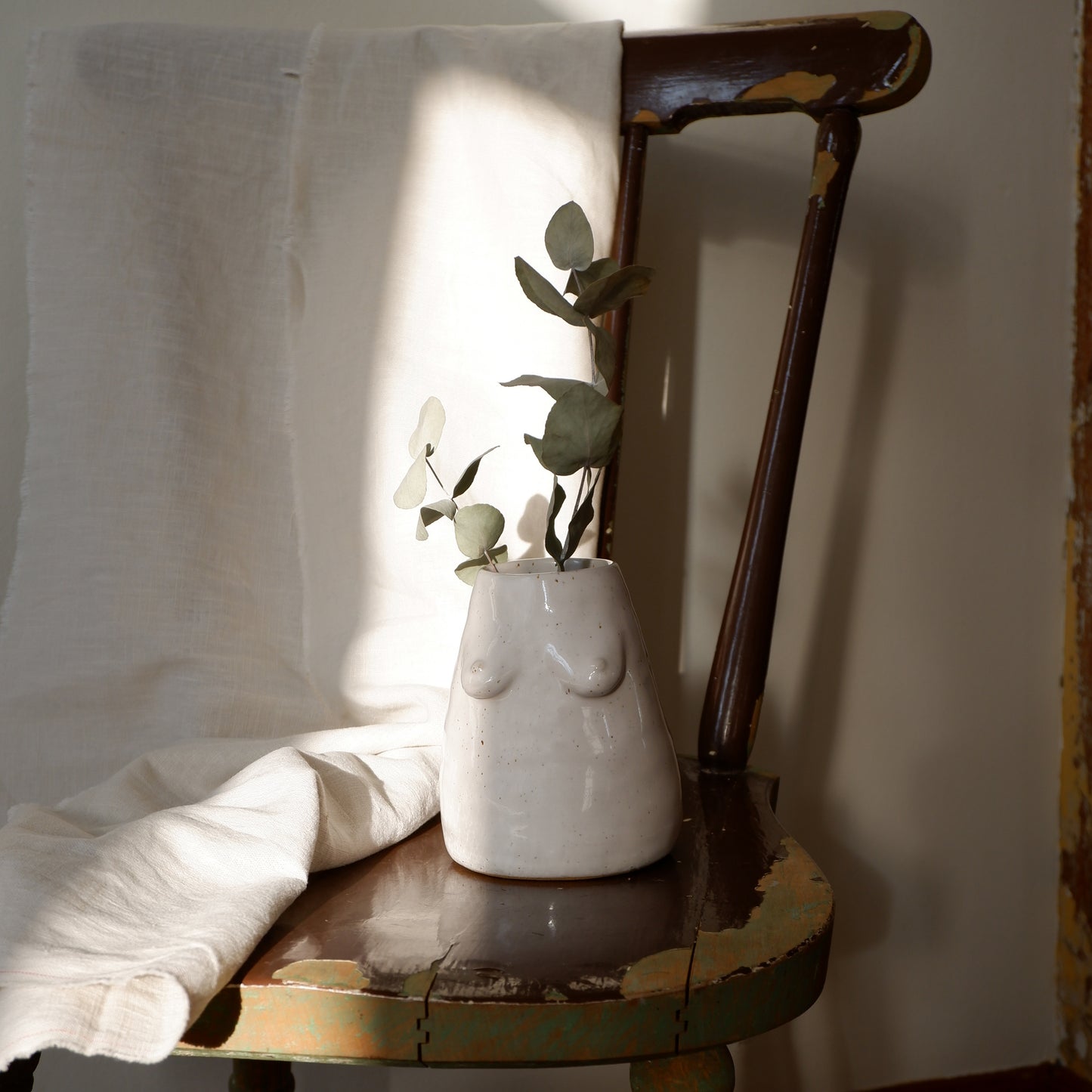 Sculptural Vase in speckled white