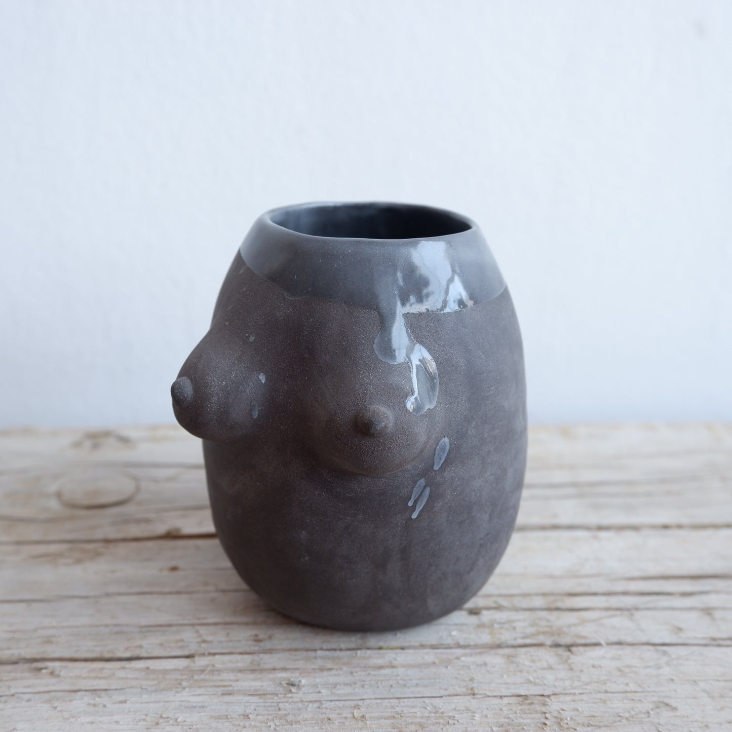 Sculptural vase Woman in black